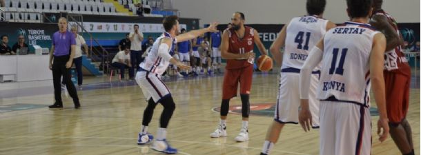 Karesispor galibiyetle başladı