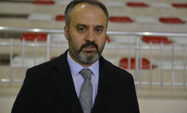 Kırsal Mahallelere Kilitli Parke Taşı Döşeniyor