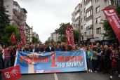 BAŞKAN ŞEHİRLİ 1 MAYIS’TA EMEKÇİLERLE BİRLİKTE YÜRÜDÜ