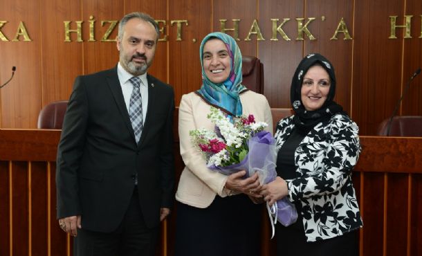 Mevsimlik Çiçek Dikimi Başladı