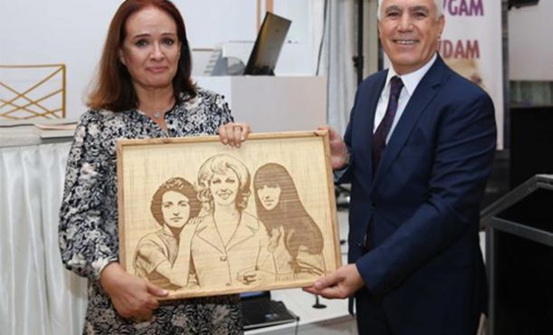 Müjde Ar annesi Aysel Gürel’i anlattı