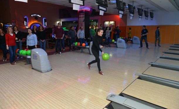 Nilüfer ailesi bowling turnuvasında buluştu
