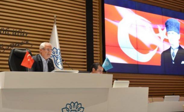Nilüfer Belediye Meclisi darbe girişimini lanetledi