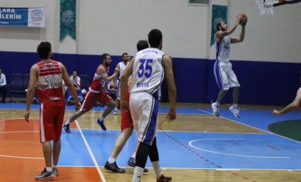 Nilüfer Belediyesporlu basketbolcular evinde galip
