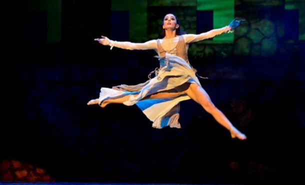 Nilüfer Tiyatro Fetivali’nde sergilenen Hamlet büyüledi
