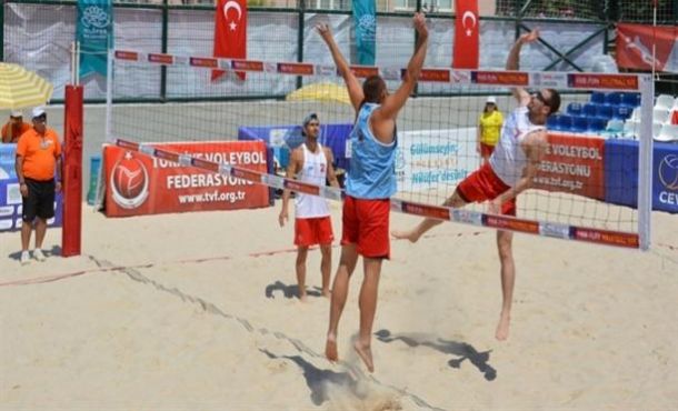 Nilüfer`de plaj voleybolu heyecanı sürüyor