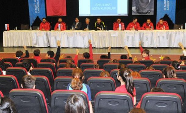 Nilüferli hentbolculardan öğrencilere spor tavsiyesi