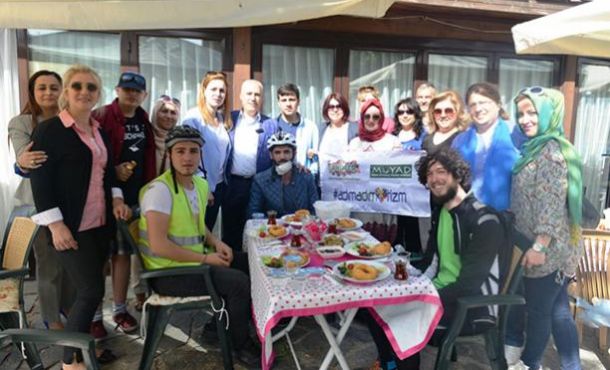Otizmde farkındalık için pedal çeviriyorlar