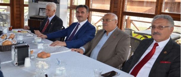 Refik Yılmaz Muhtarları Kahvaltıda Ağırladı