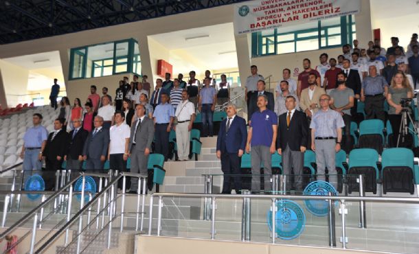 Rektörlük Kupası ve Bahar Etkinliklerinde Dereceye Girenler Kupa ve Ödüllerini Aldı