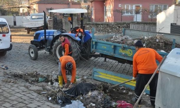 Sakarya Mahallesinden Kemalpaşa Mahallesine Sel Artığı Temizliği