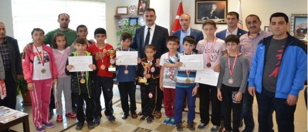 Tatamiyi Salladılar