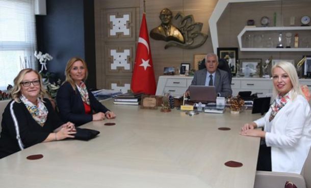 Türk Anneler Derneği projelerini Bozbey ile paylaştı