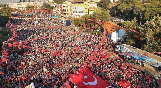 Üniversitemiz Rektörü Prof. Dr. Kerim Özdemir, BAUN Personeli ile Demokrasi ve Şehitler Mitingi`ne Katıldı