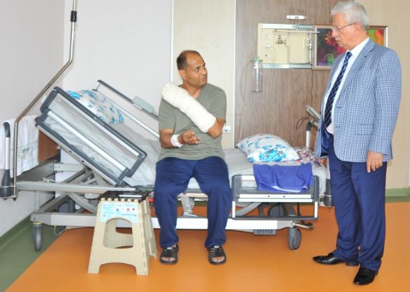 Üniversitemiz Rektörü Prof. Dr. Kerim Özdemir`den Balıkesirli Gazimize Ziyaret