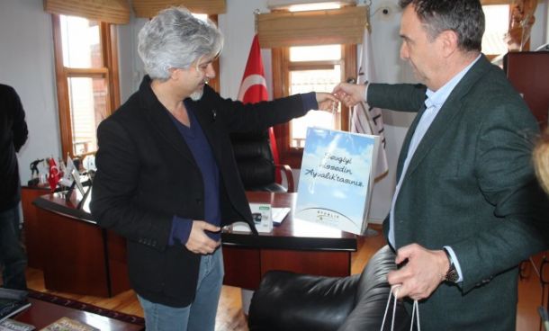 Ünlü Tiyatrocu Behzat Uygur, Başkan Rahmi Gençer’i Makamında Ziyaret Etti