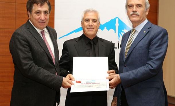 Vali Küçük’ten Başkan Bozbey’e eğitime katkı teşekkürü