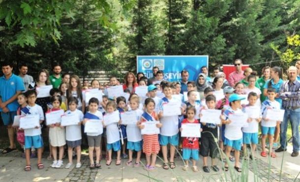 Yaz Spor Okulları’nda ilk sertifikalar yüzücülere