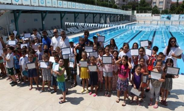 Yüzmeyi Nilüfer’de öğrendiler